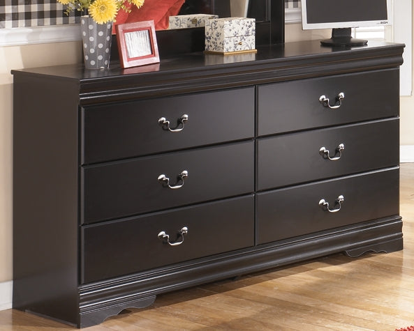 Huey Vineyard Six Drawer Dresser