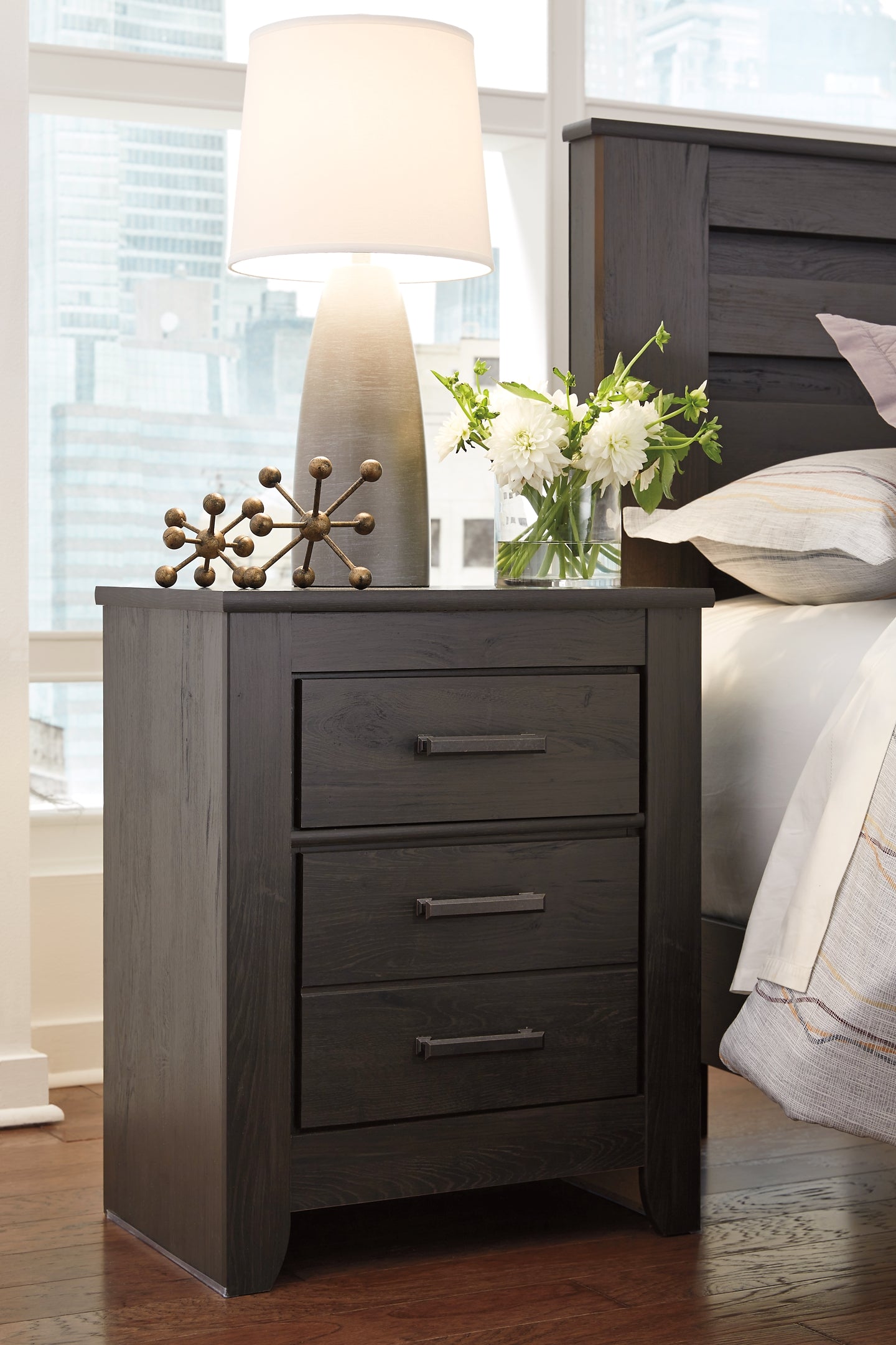 Brinxton Queen/Full Panel Headboard with Mirrored Dresser and 2 Nightstands