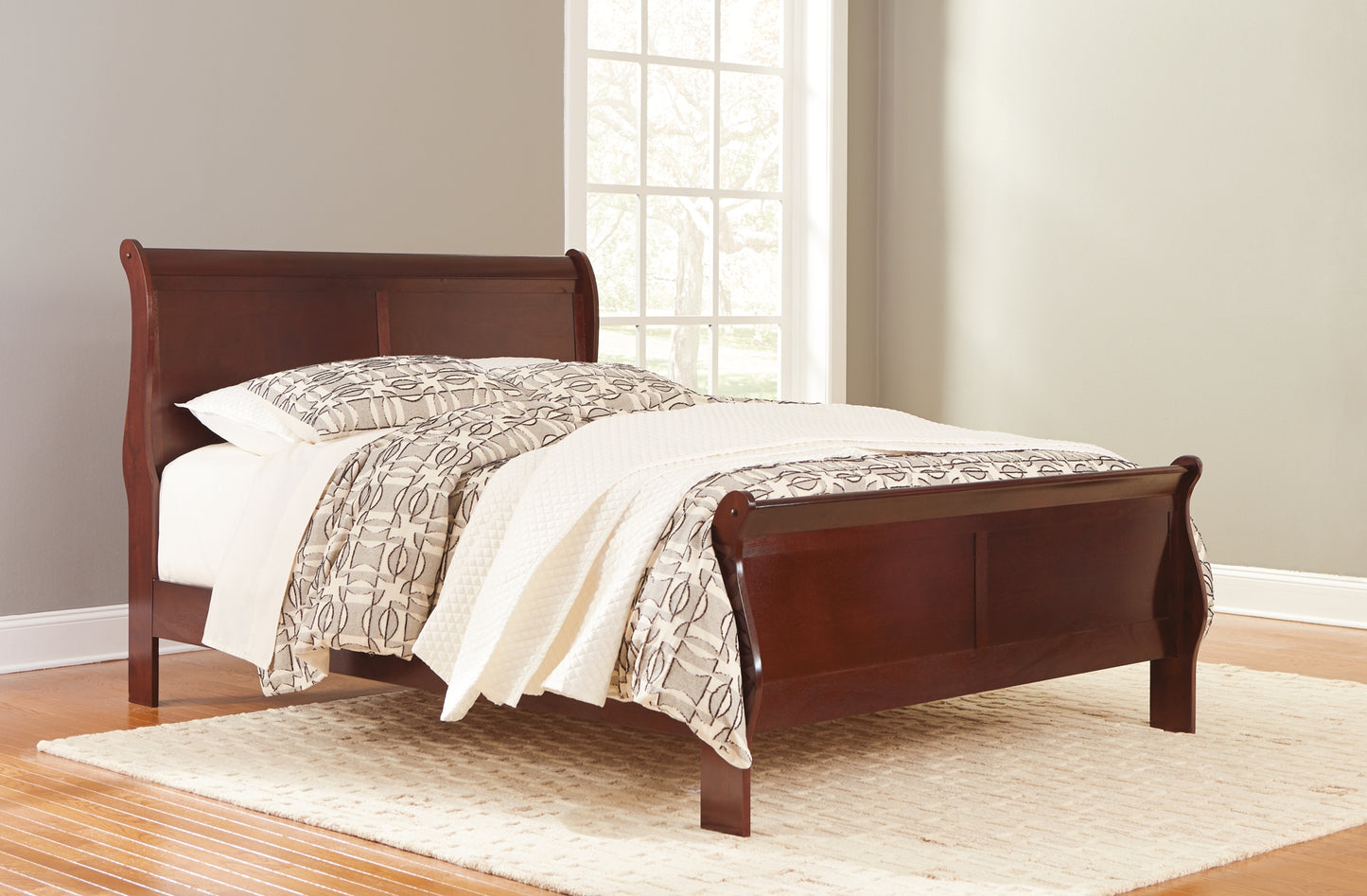 Ashley Express - Alisdair Queen Sleigh Bed with 2 Nightstands