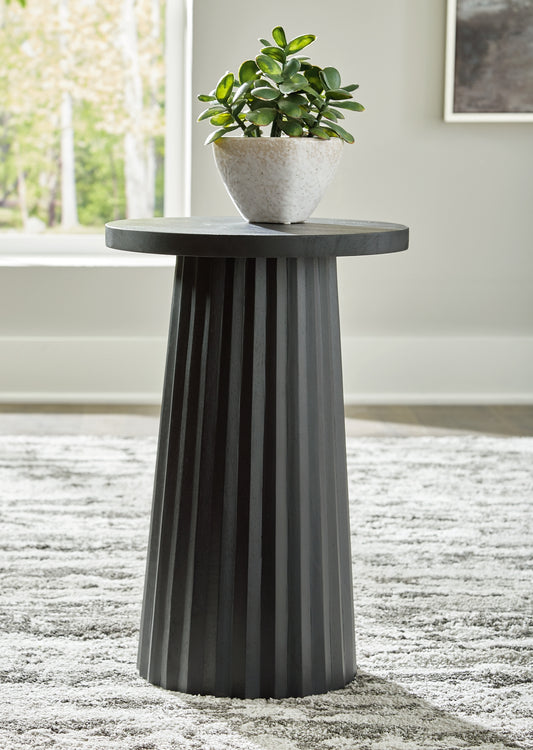 Ashley Express - Ceilby Accent Table