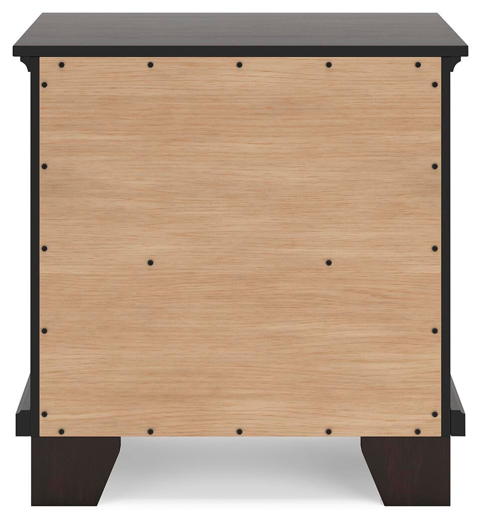 Covetown Queen Panel Bed, Dresser, Mirror, Chest and Nightstand